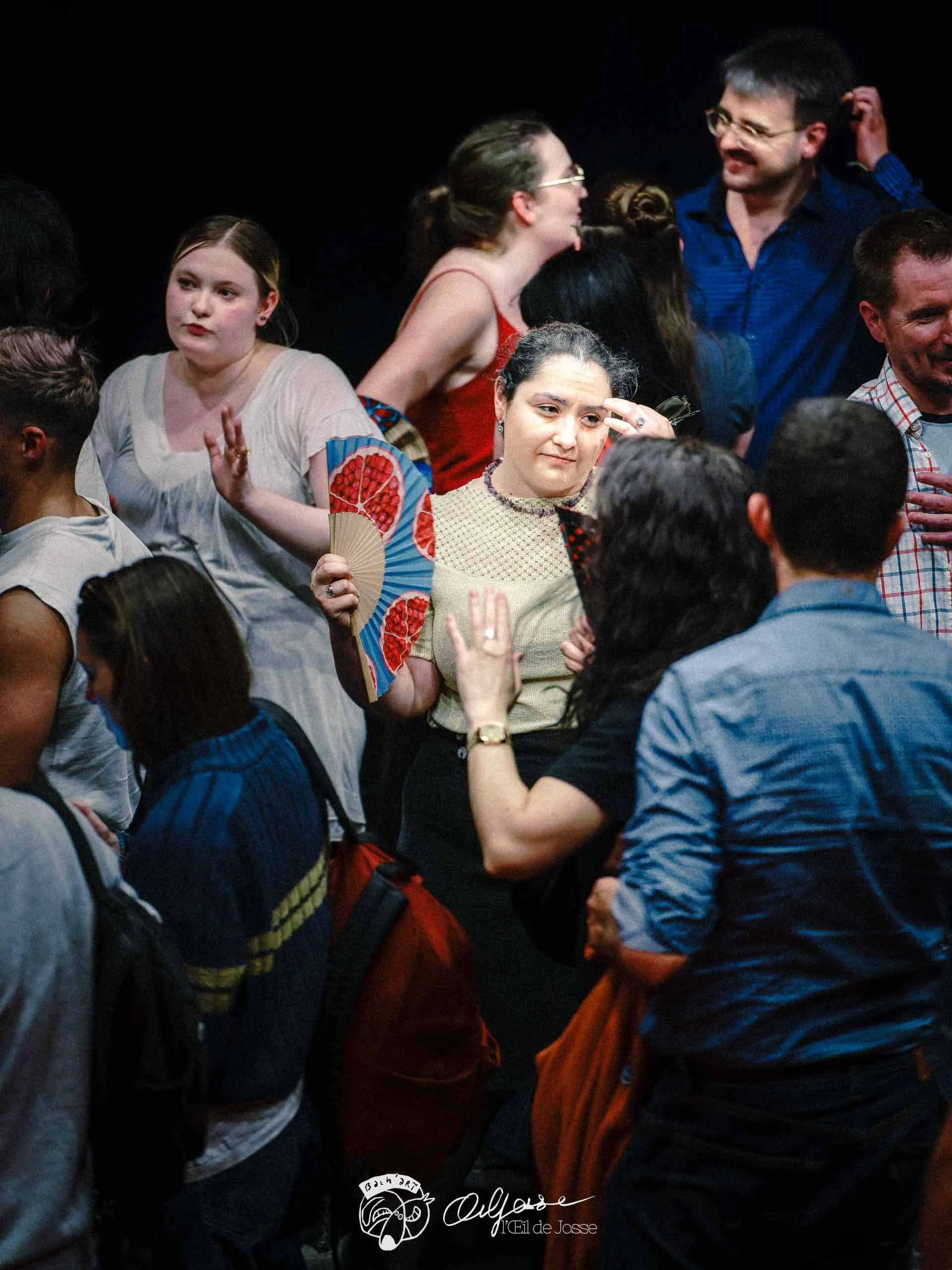 Après le spectacle, les comédien·nes retrouvent le public dans la salle.